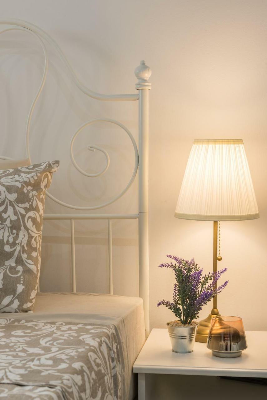 Mediterranean Vintage Room Split Exterior photo